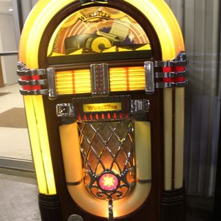 Juke Box at the Shipshewana Auction September 28, 2016