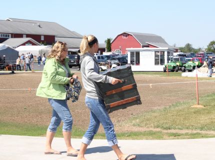 shipshewana antique market, trunks, amazing find, fun