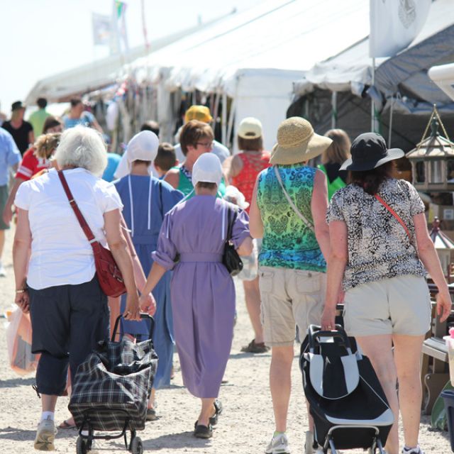 Crowds and Amish walking the aisle at Shipshewana Flea Market